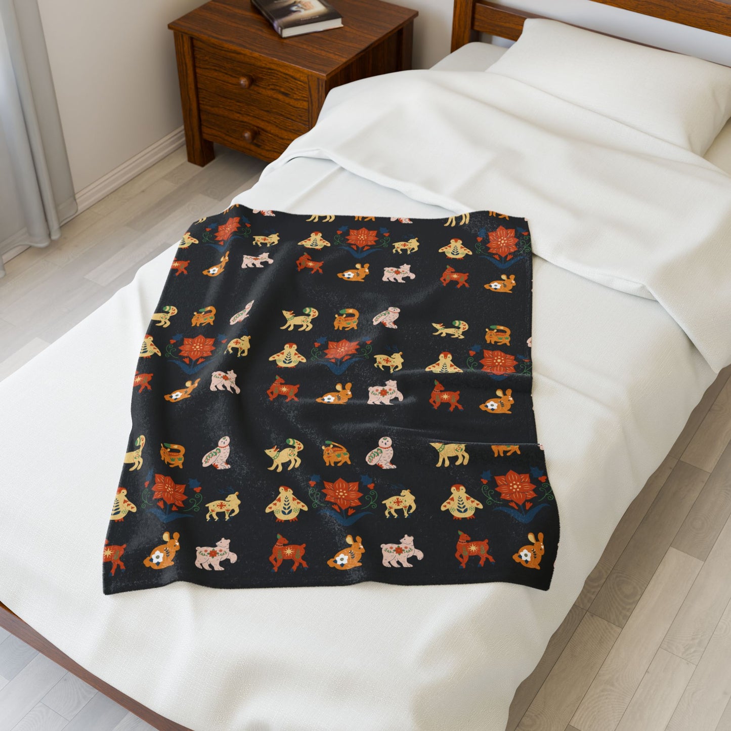 Cozy Winter Animal Print Velveteen Plush Blanket, Soft Throw for Home Decor, Gift for Animal Lovers, Perfect for Kids' Rooms, Snuggle Up!