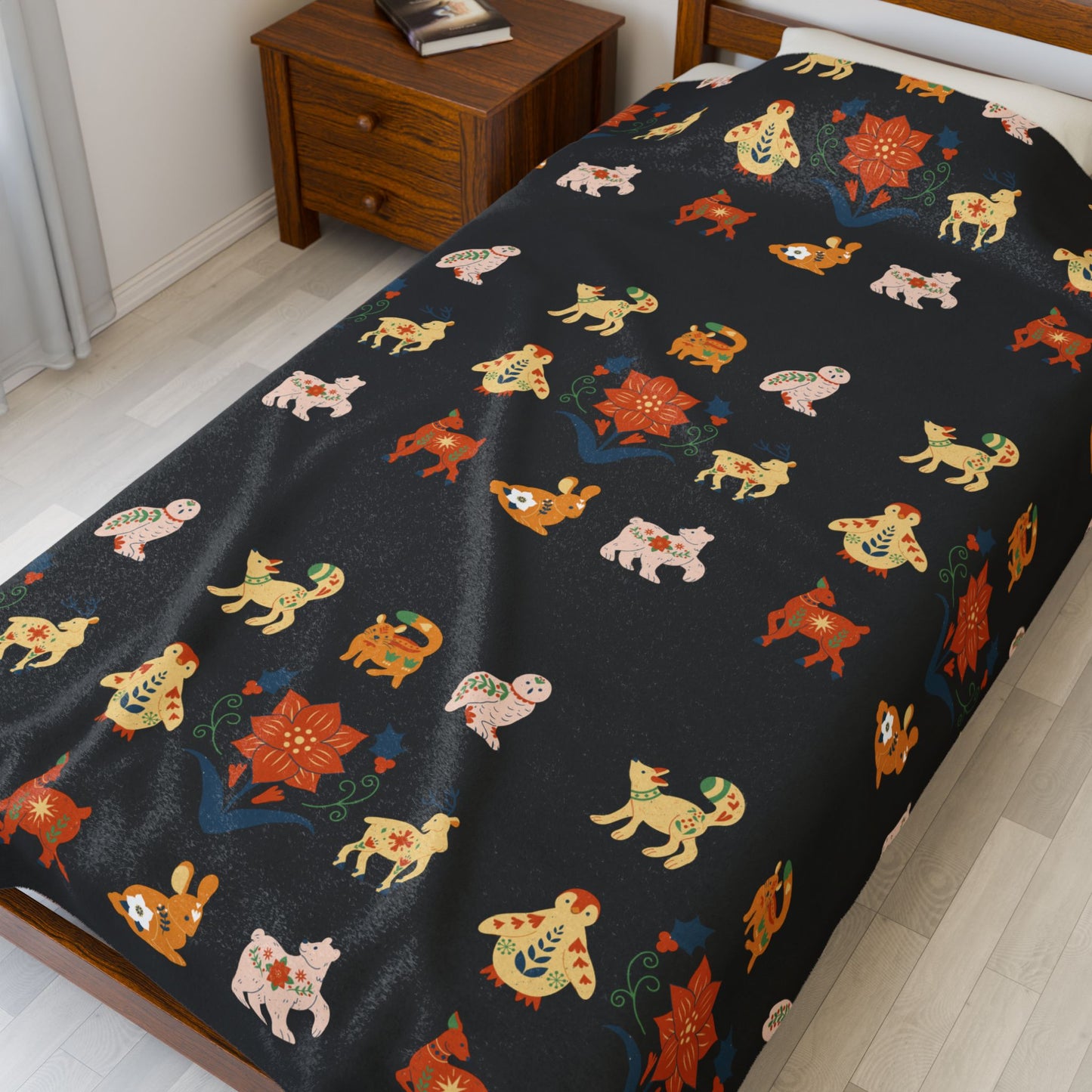 Cozy Winter Animal Print Velveteen Plush Blanket, Soft Throw for Home Decor, Gift for Animal Lovers, Perfect for Kids' Rooms, Snuggle Up!